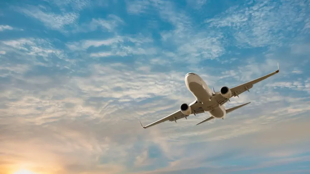 Top 8 Tips for Booking Cheap Flights with Airlines